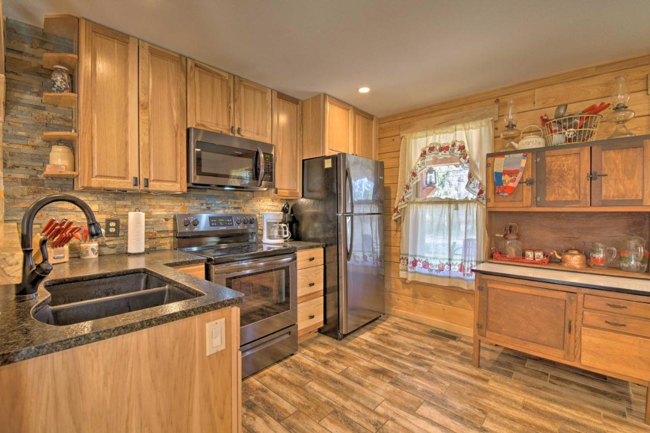 Quiet Hollister Cabin Walk To Lake Taneycomo Exterior photo
