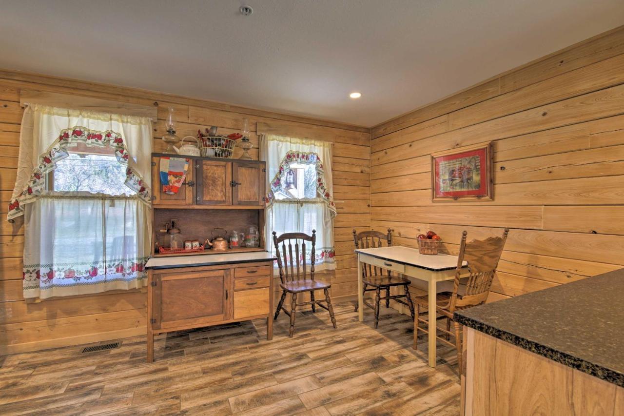 Quiet Hollister Cabin Walk To Lake Taneycomo Exterior photo