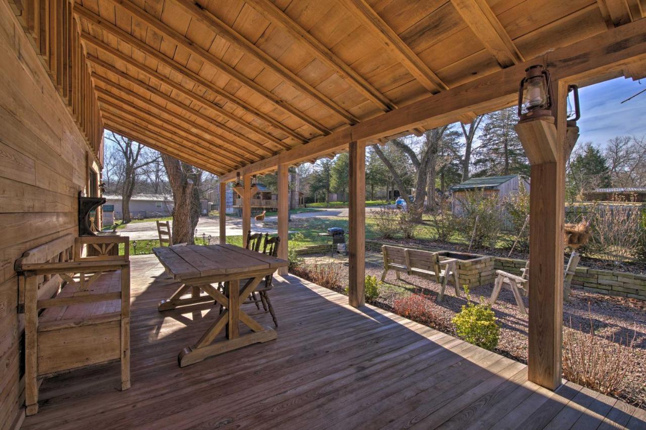 Quiet Hollister Cabin Walk To Lake Taneycomo Exterior photo