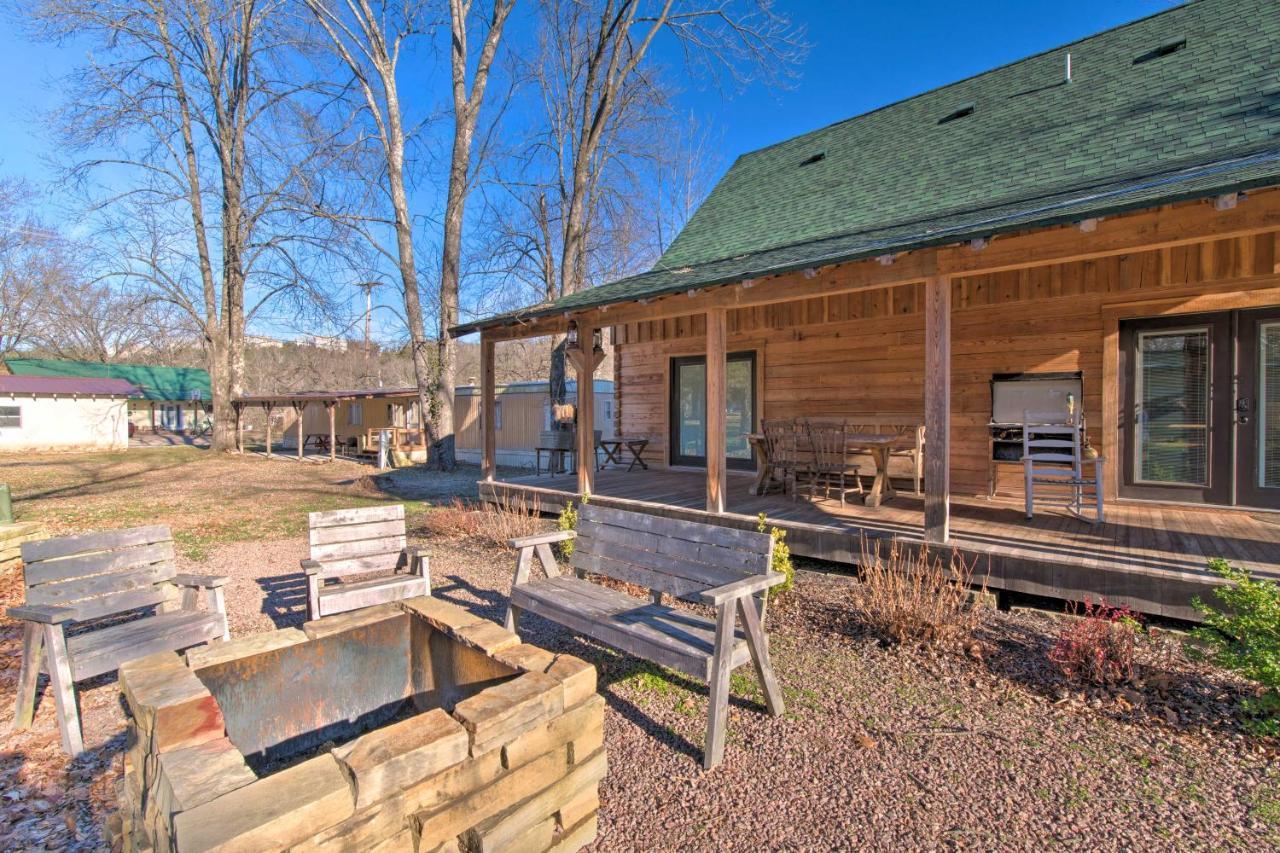 Quiet Hollister Cabin Walk To Lake Taneycomo Exterior photo