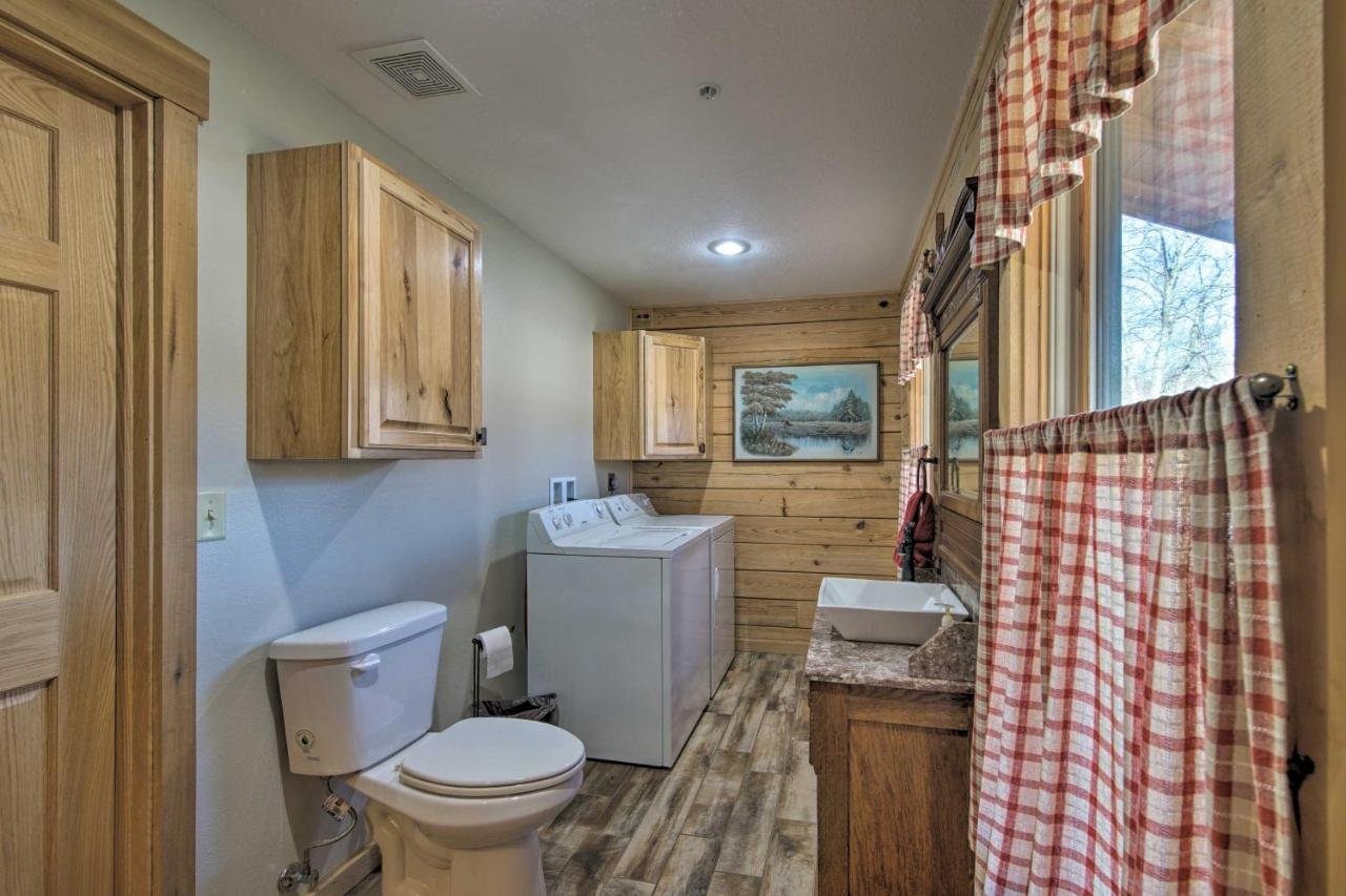 Quiet Hollister Cabin Walk To Lake Taneycomo Exterior photo